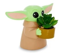 Silver Buffalo Star Wars: The Mandalorian Baby Yoda The Child Grogu 4-Inch Ceramic Mini Planter With Artificial Succulent -Artificial Trees Store 31GxggQiy6L